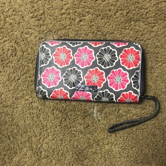 Vera Bradley Handbags - Vera Bradley leather wallet